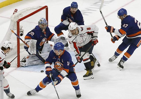 Александр Овечкин забросил 895-ю шайбу в НХЛ и побил рекорд Гретцки