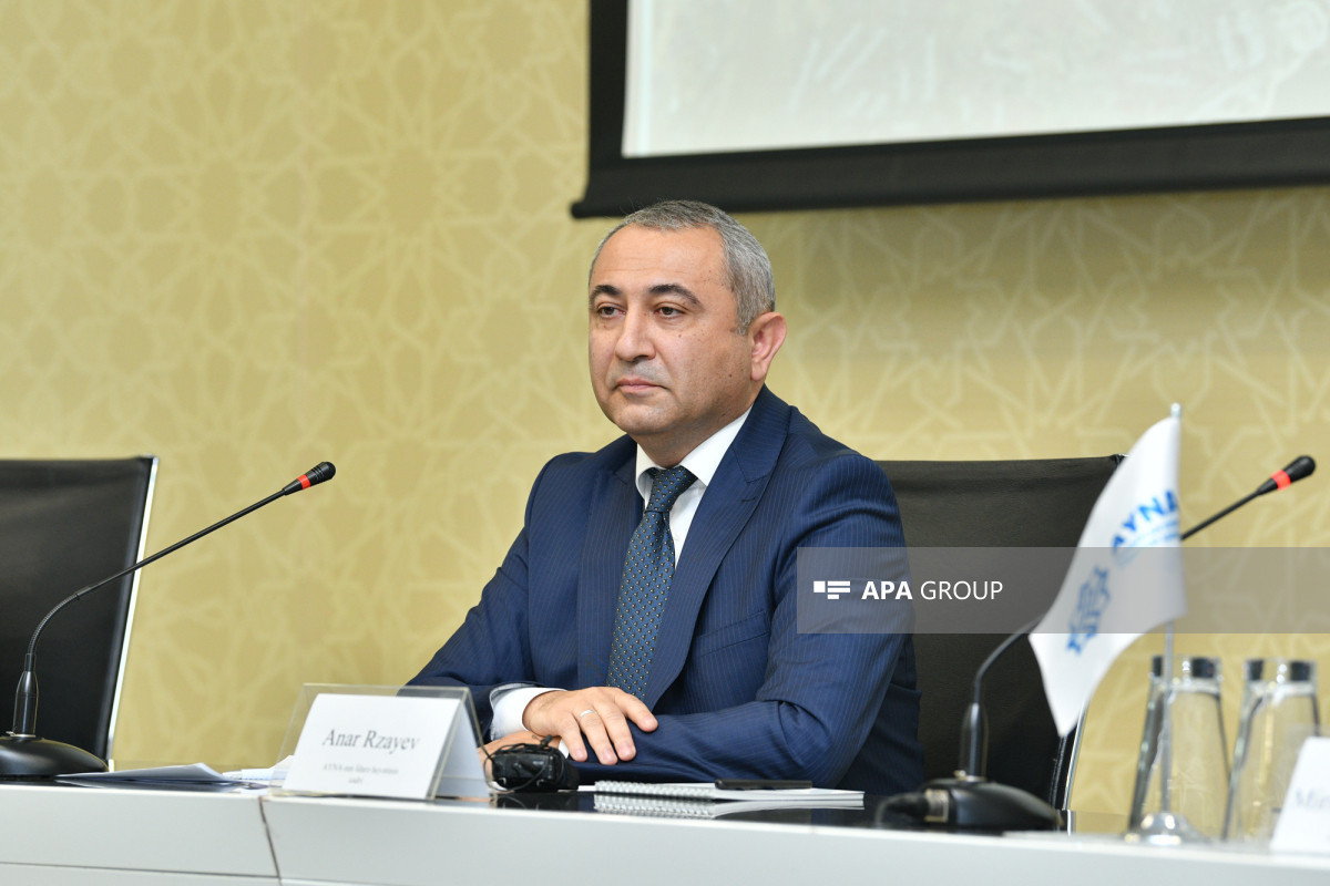 Анар Рзаев: В первые дни COP29 приезжающих в аэропорт будут перевозить только автобусы