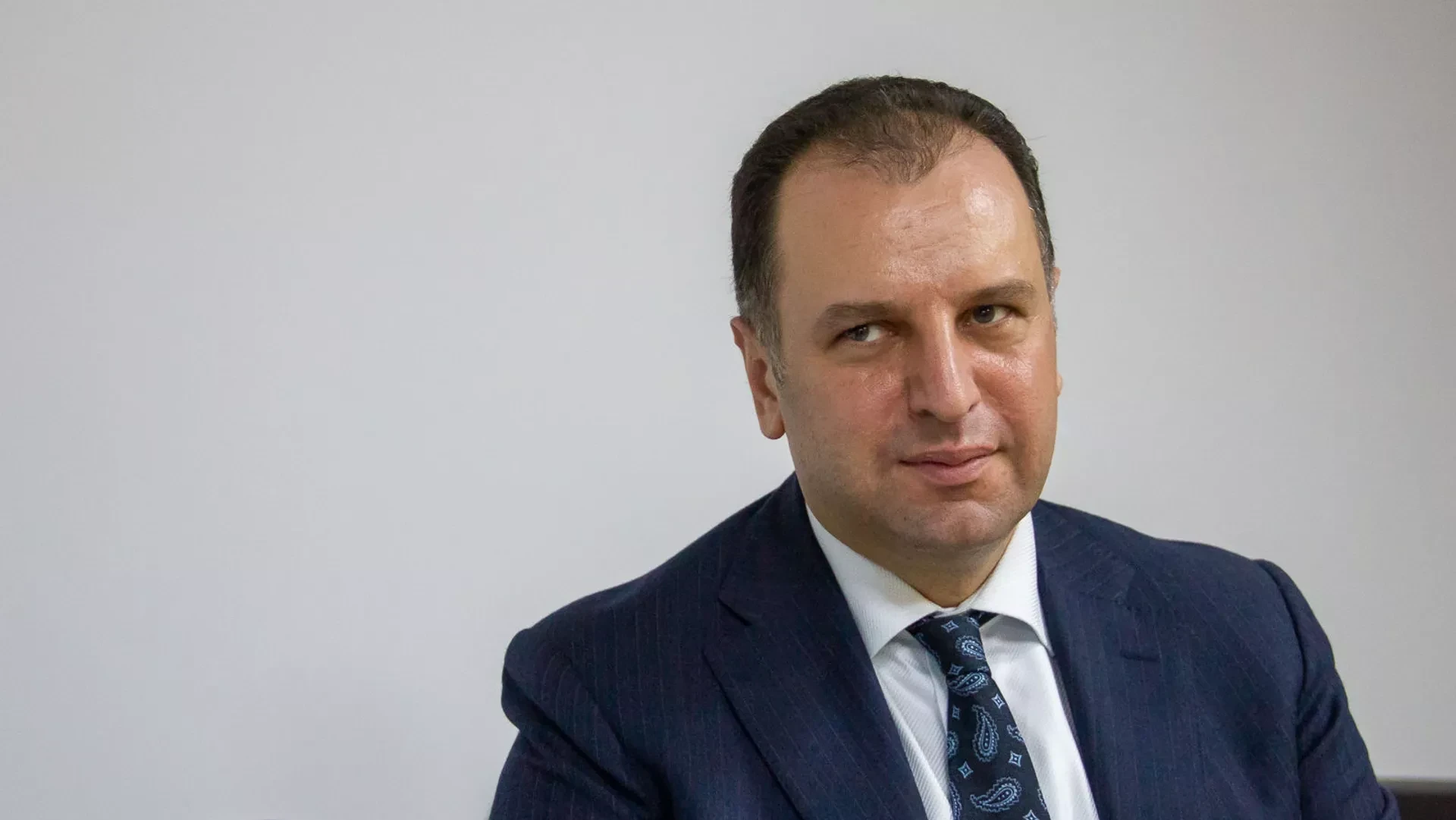 Армения обратилась к США с просьбой наложить арест на особняк экс-министра обороны