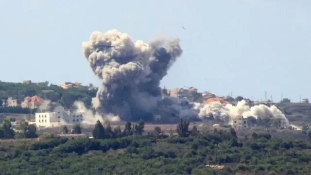 Армия Израиля нанесла десятки новых авиаударов по объектам "Хезболла"