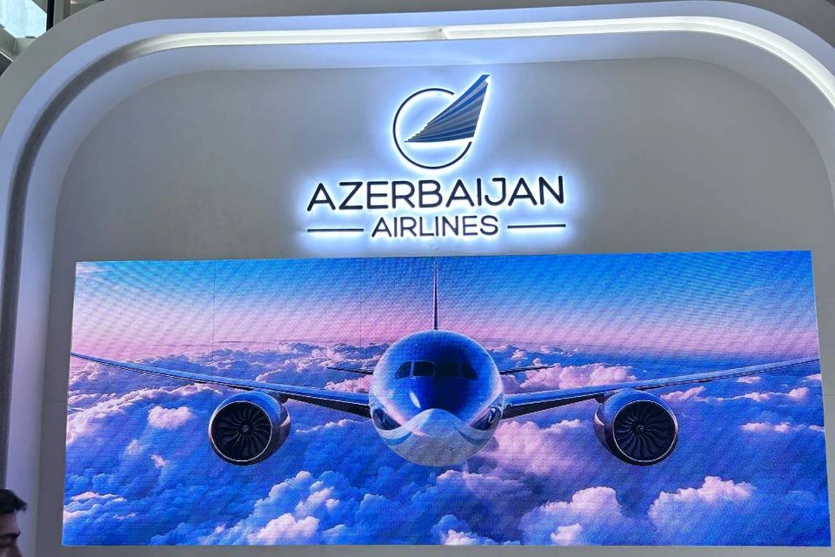 AZAL демонстрирует в Баку симулятор полета "Boeing 787 Dreamliner"