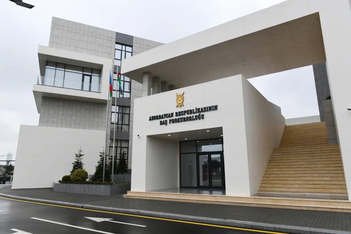 Азербайджан экстрадировал двух находившихся в международном розыске лиц в Узбекистан