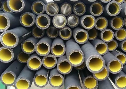 Азербайджан начал экспорт резиновых труб и шлангов в еще одну страну