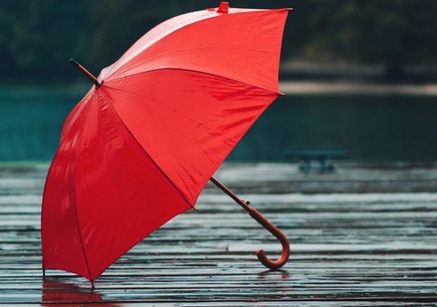 Азербайджан начал импорт зонтов еще из одной страны