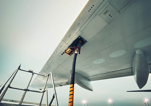 Азербайджан начал поставки авиационного топлива в Гамбию