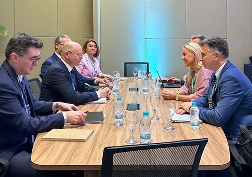 Азербайджан обсудил с ЕС проекты поставок "зеленой энергии"