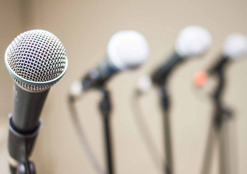 Азербайджан возобновил поставки микрофонов из Латвии и Венгрии