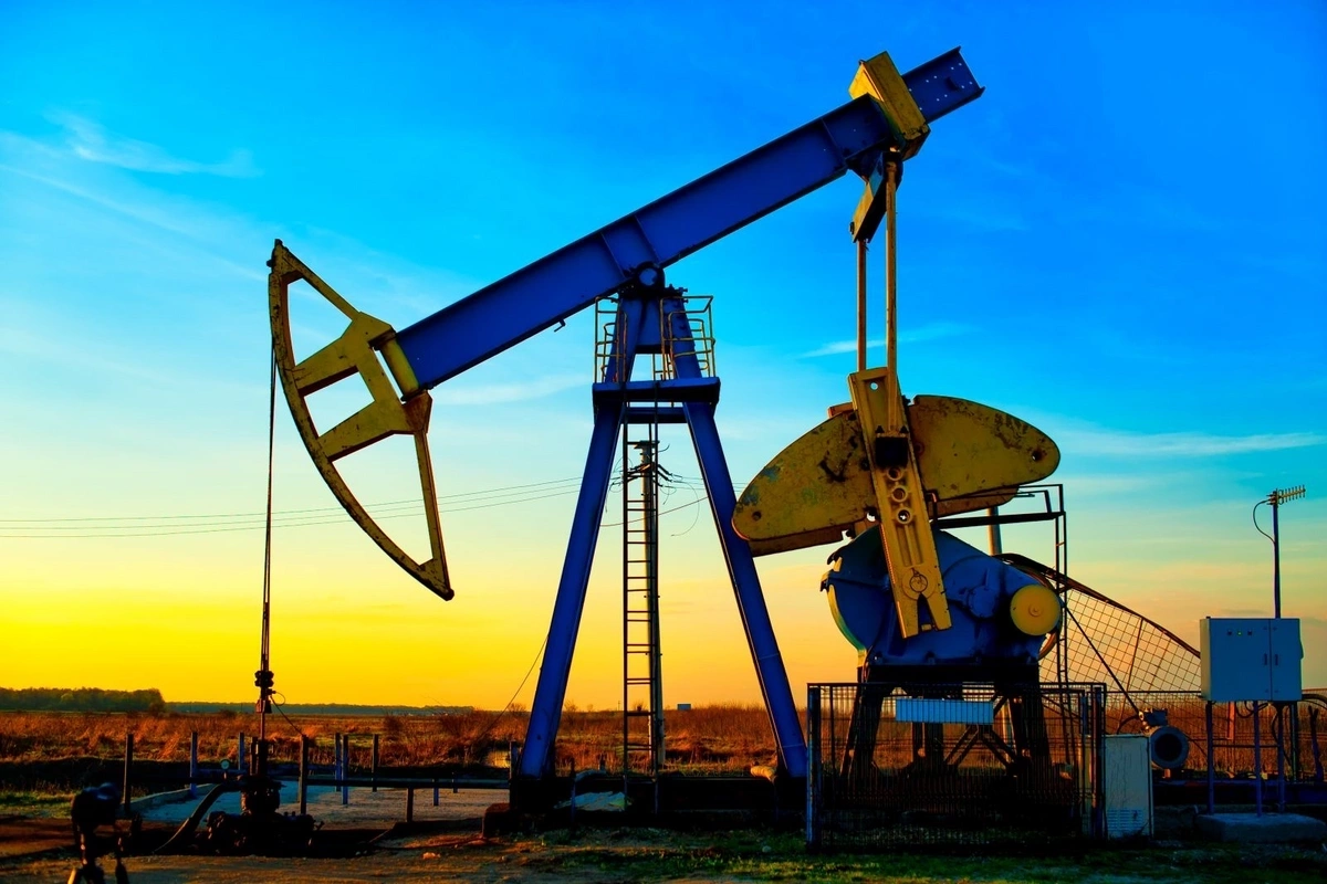 Азербайджанская нефть подешевела почти на $13