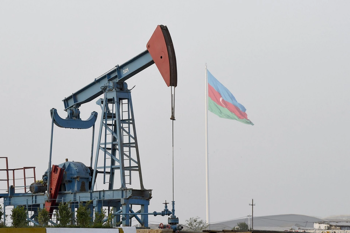 Азербайджанская нефть подешевела45666