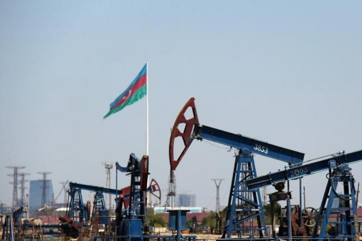 Азербайджанская нефть подорожала почти на 1%