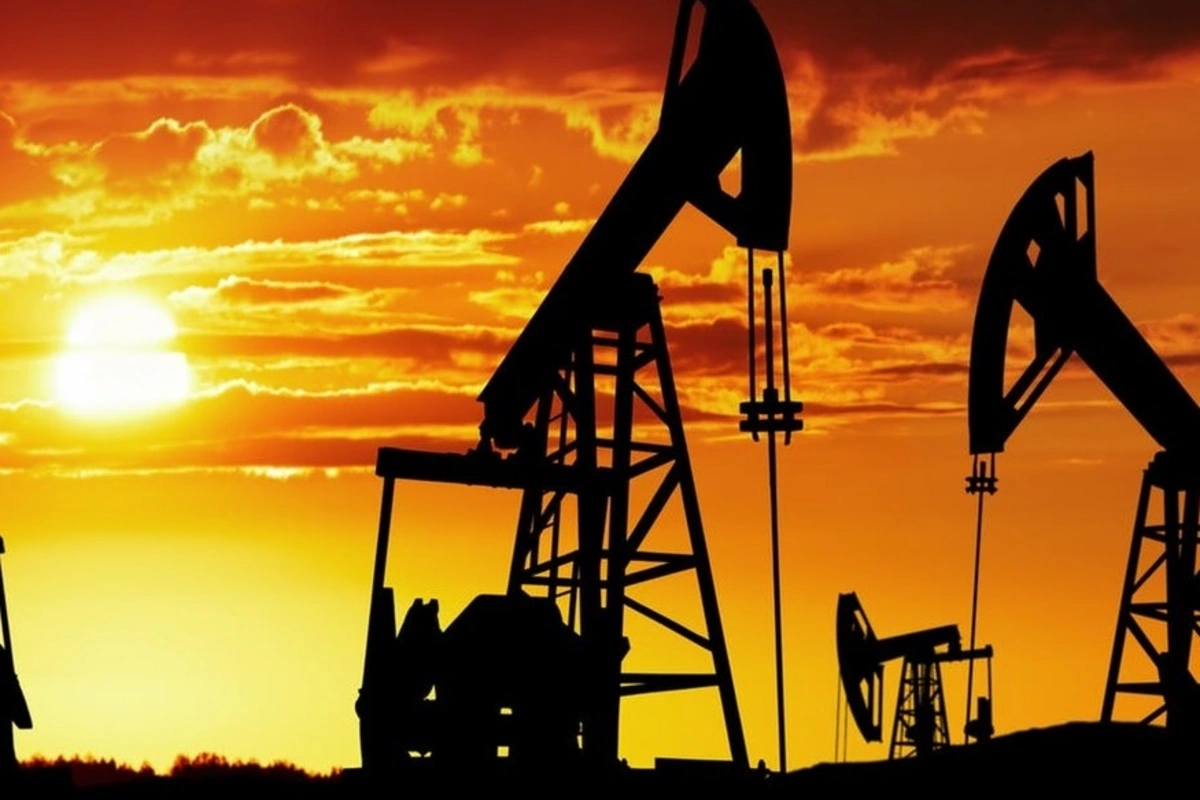 Азербайджанская нефть продолжает дешеветь