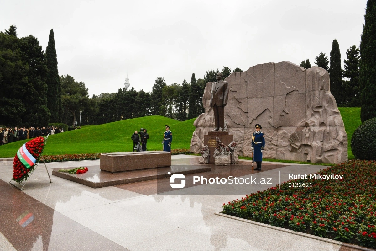Азербайджанский народ чтит память Гейдара Алиева