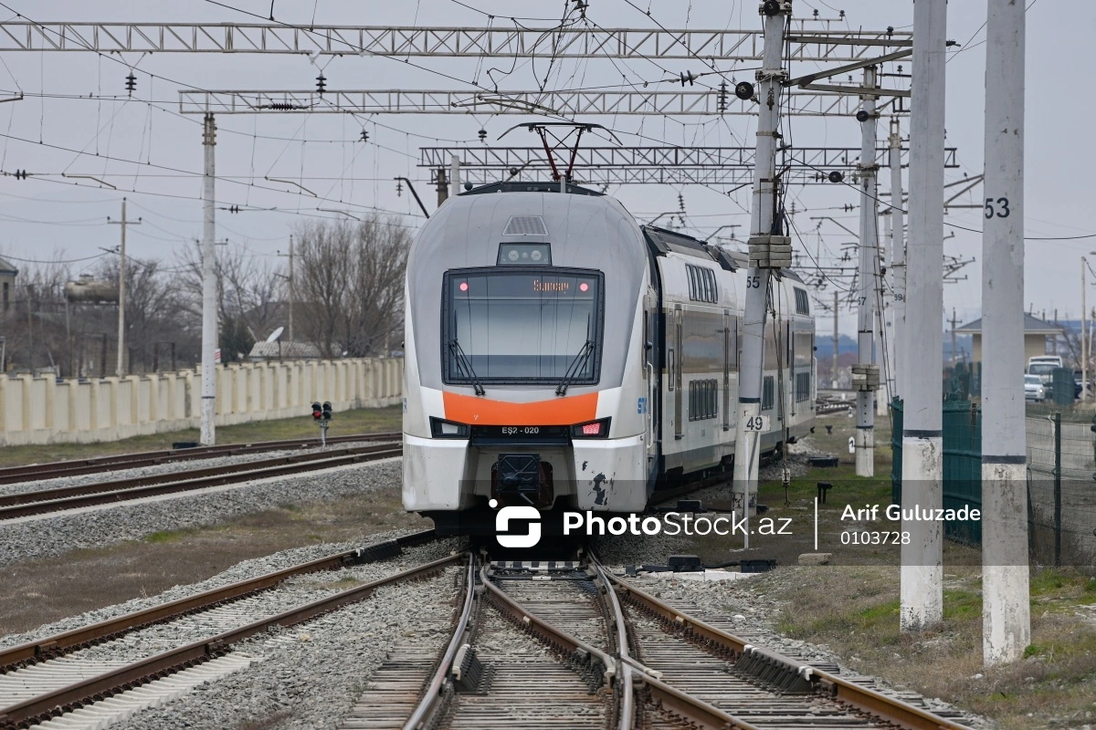 АЖД назначило дополнительные рейсы в связи с праздничными днями