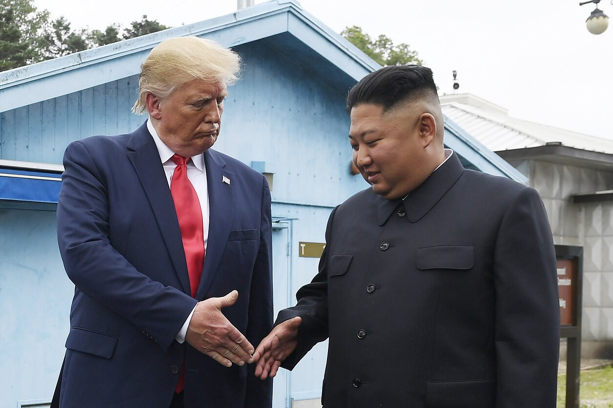 Белый дом заявил о готовности Трампа к встрече с Ким Чен Ыном