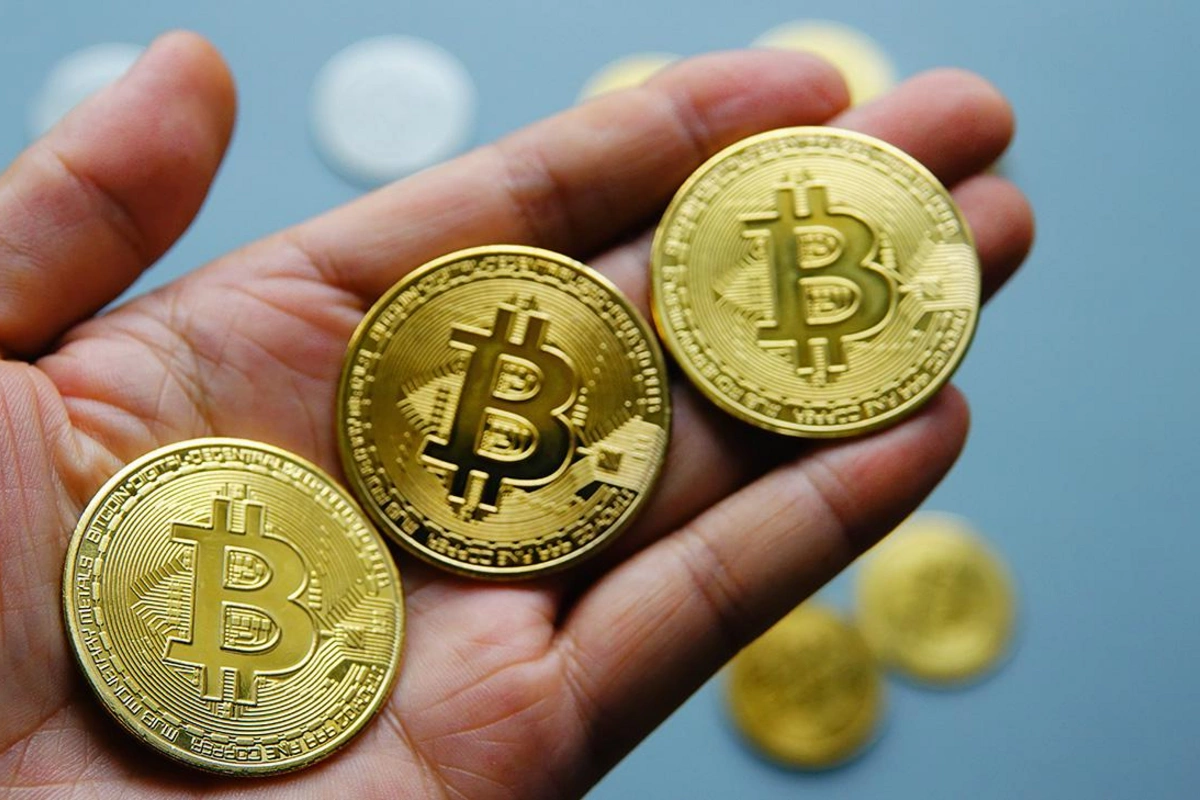 Цена биткоина падает: какого минимального уровня она достигнет?