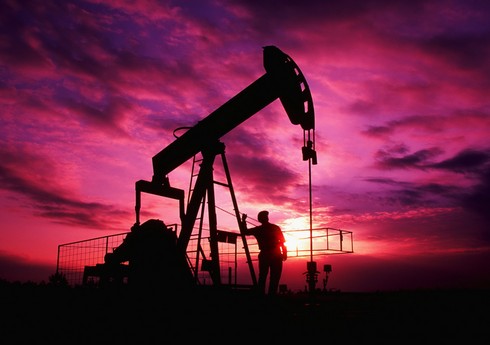 Цена нефти Brent опустилась ниже $70 впервые с 20 декабря 2021 года