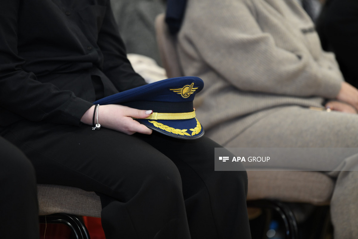 Церемония прощания с погибшими в авиакатастрофе членами экипажа -ФОТО