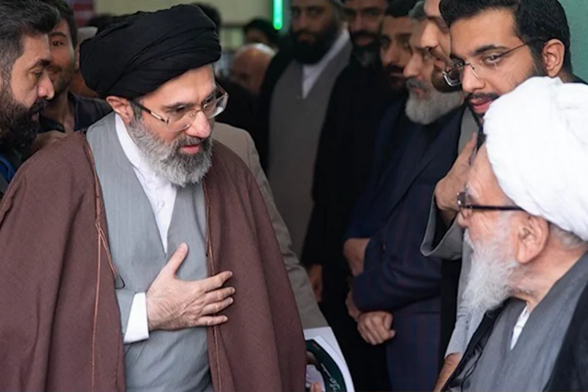 Чем Моджтаба Хаменеи отличается от своего отца?