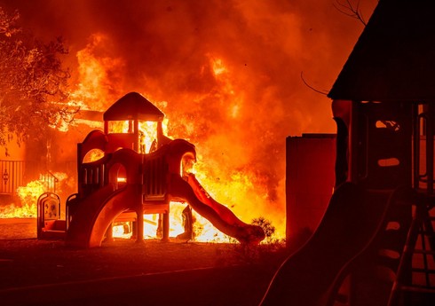 Число жертв пожаров в Калифорнии выросло до 16