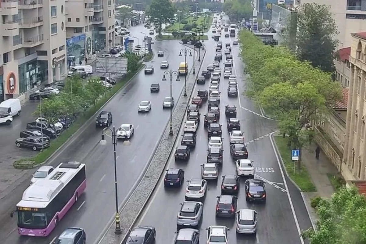 ЦИУТ о заторах на дорогах Баку