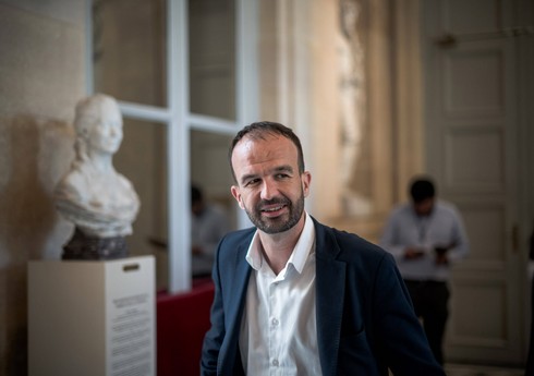 Депутаты левой партии Франции направят парламенту предложение об отрешении Макрона от власти