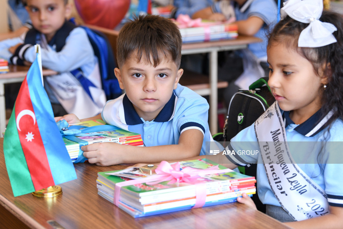 До настоящего времени в Азербайджане в электронном формате в первый класс были приняты 121 тысячи детей