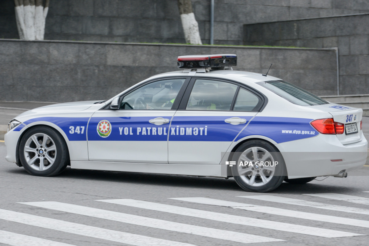 Дорожная полиция: В Баку 109 человек оштрафованы за выброс мусора из машин
