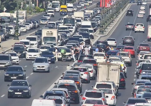 ДТП на проспекте Гейдара Алиева в Баку привело к затору