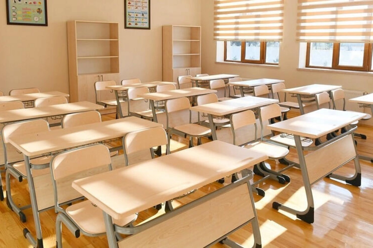 Два директора столичных школ уволены после выявления серьезных нарушений