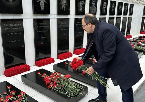 Джахит Багчы почтил память жертв 20 Января на Аллее шехидов