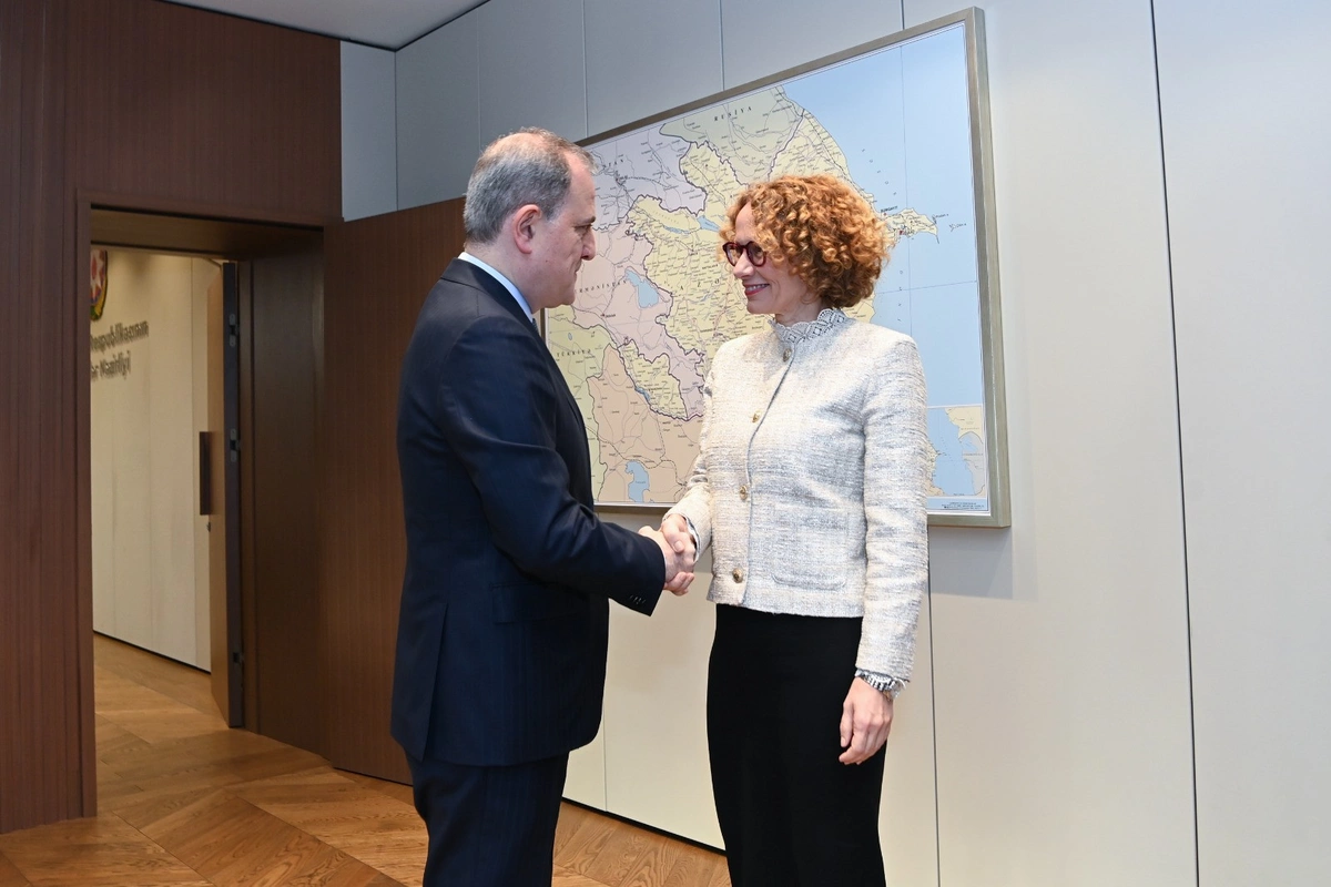 Джейхун Байрамов обсудил с Радмилой Шекеринской региональную безопасность и мирный процесс с Арменией