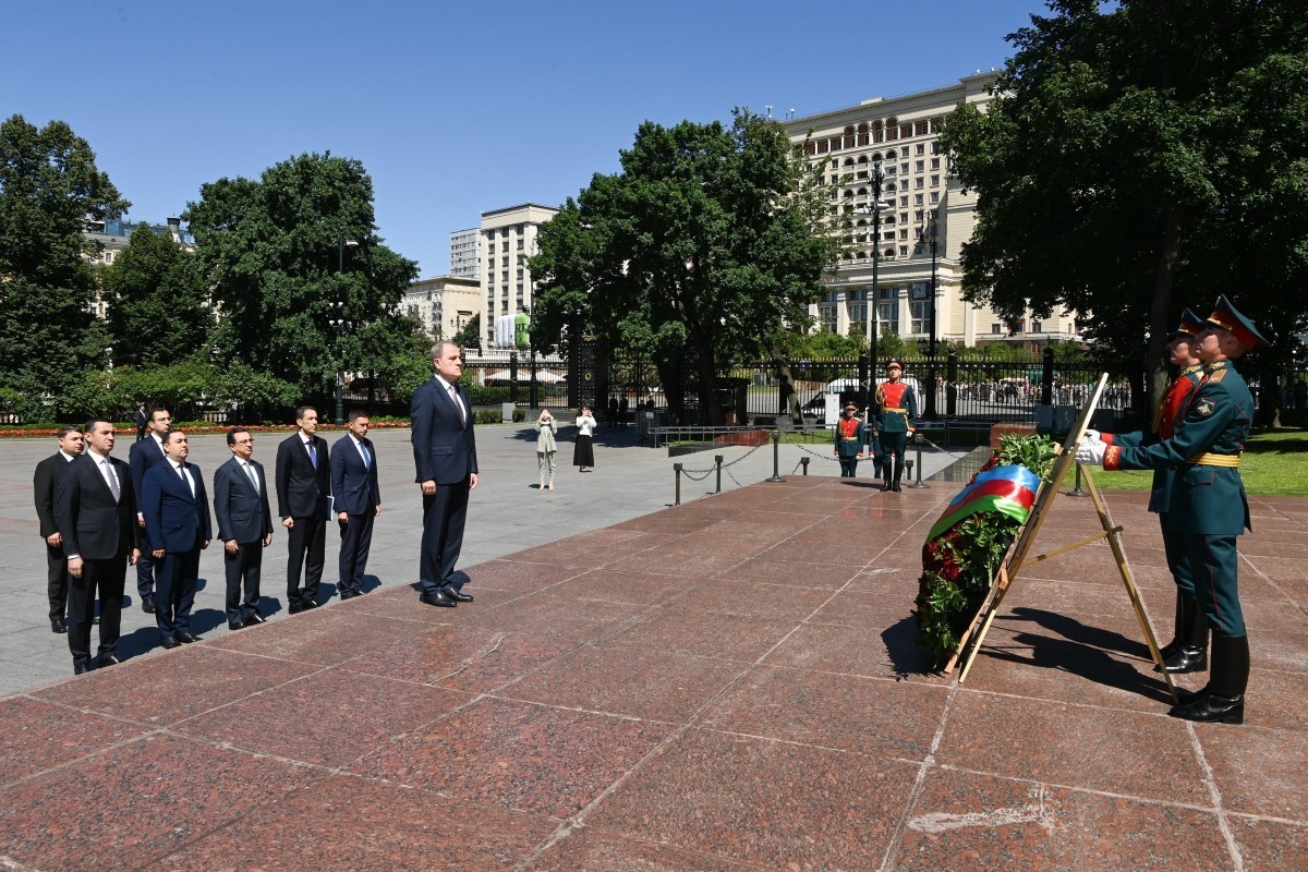 Джейхун Байрамов посетил в Москве Могилу Неизвестного Солдата-ФОТО
