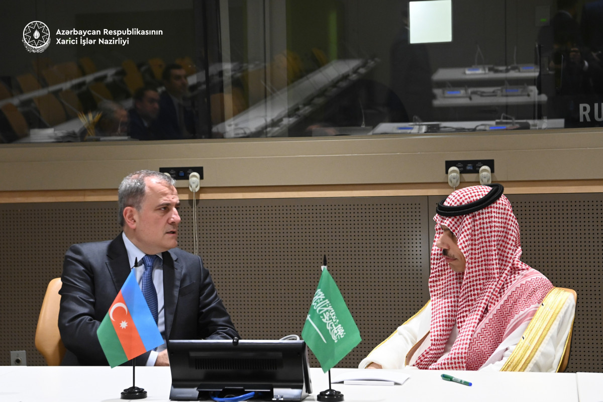 Джейхун Байрамов встретился с министром иностранных дел Саудовской Аравии Фейсалом бен Фарханом Аль Саудом-ФОТО