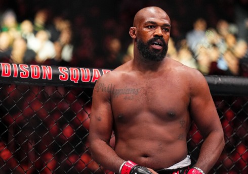 Джон Джонс защитил титул UFC в тяжелом весе