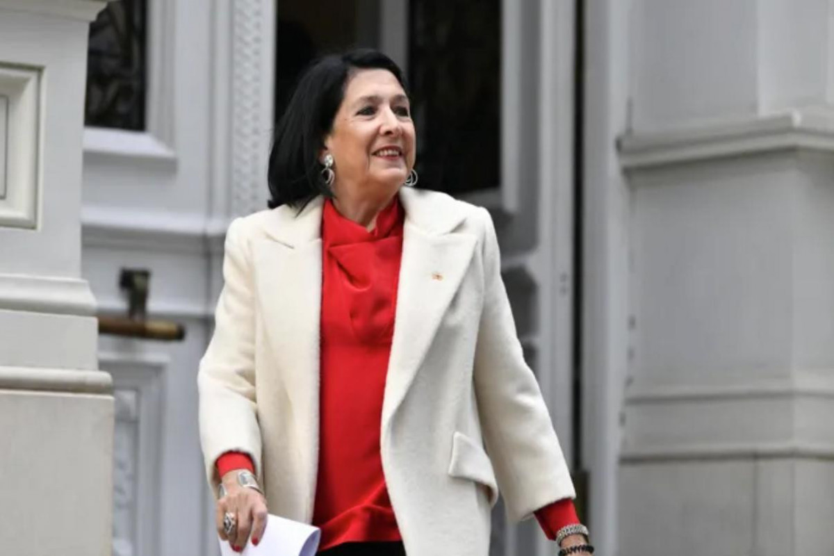 Экс-президент Грузии Зурабишвили покинула дворец Орбелиани -ОБНОВЛЕНО-ВИДЕО