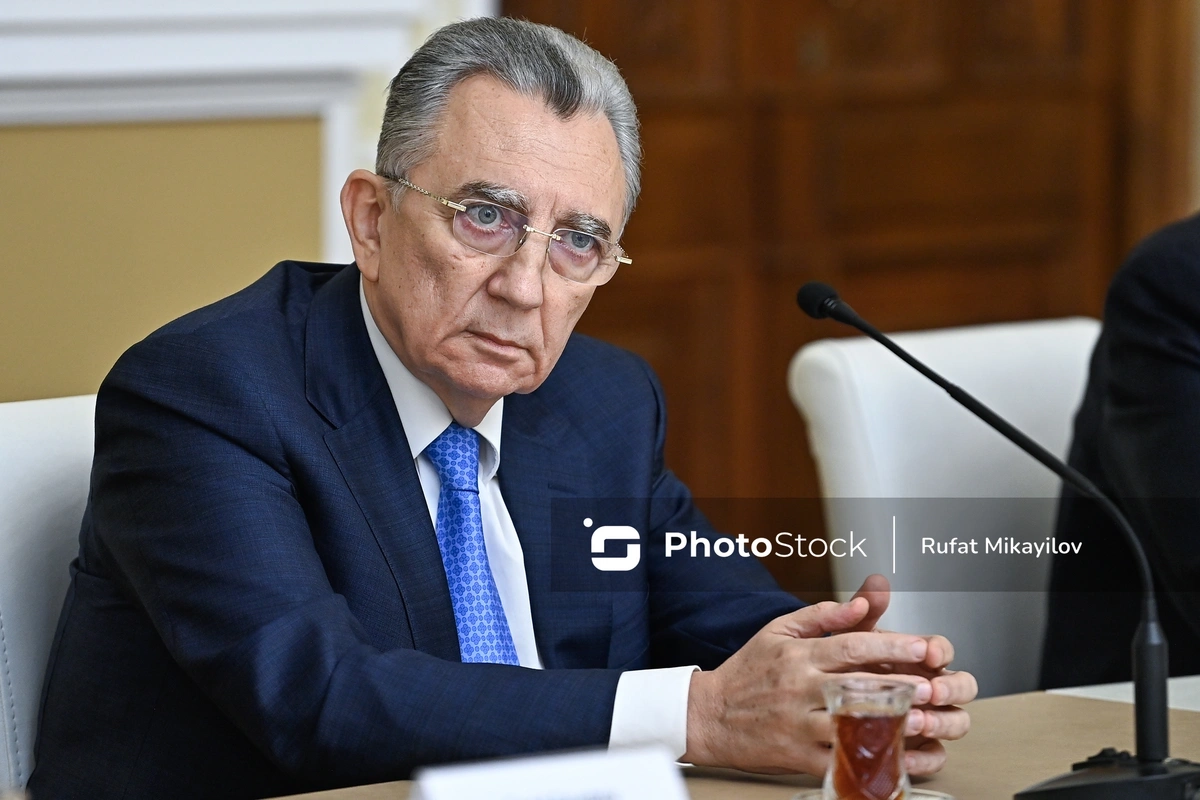 Эльдар Азизов назначил уволенного начальника на новую должность