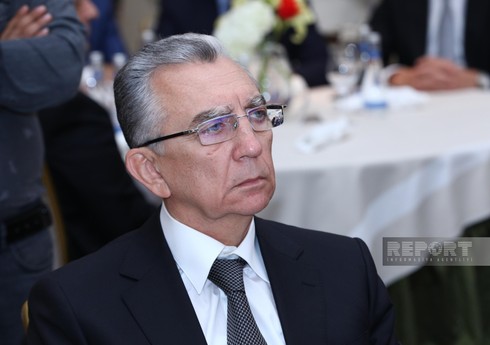 Эльдар Азизов проголосовал на муниципальных выборах