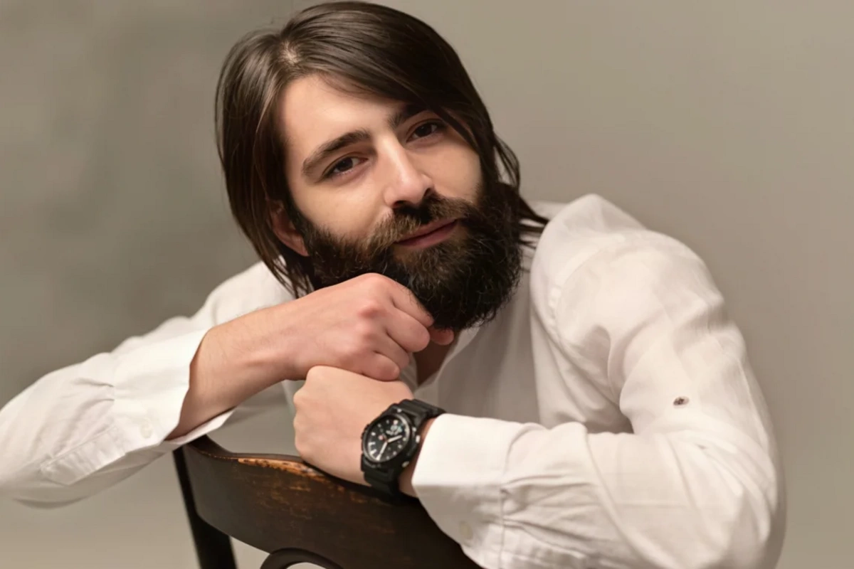 Эльшад Хосе впервые появился на публике после слухов о госпитализации в психиатрическую больницу