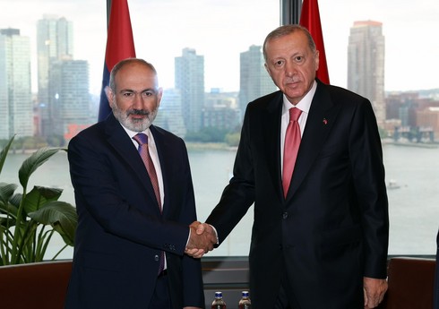Эрдоган обсудил с Пашиняном мирный процесс между Баку и Ереваном