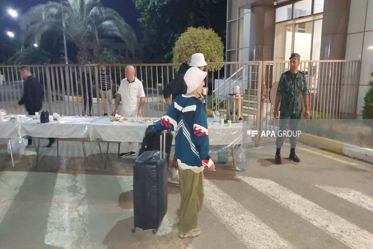 Еще два российских деятеля искусства, эвакуированные из Ирана, пересекли таможенный КПП в Астаре  -ФОТО-ОБНОВЛЕНО