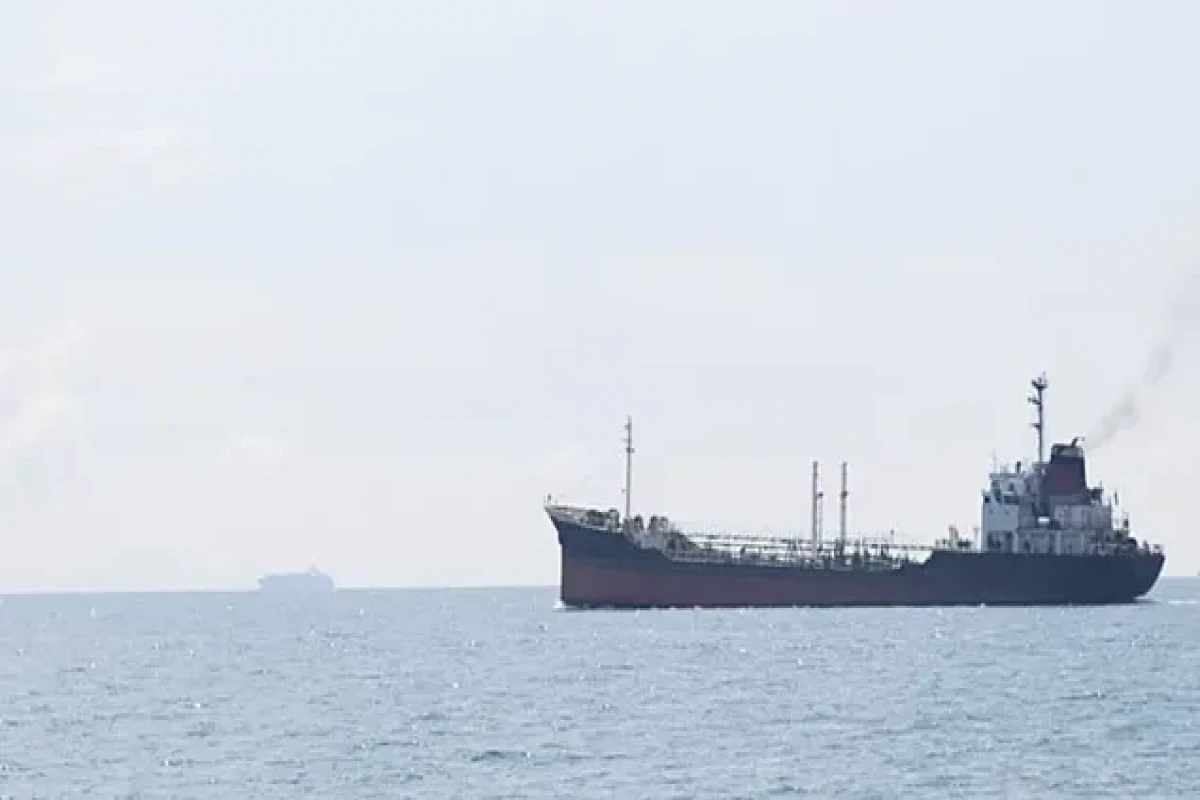 Еще один танкер в Черном море подал сигнал бедствия