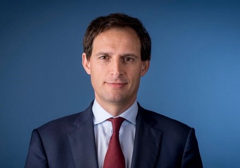 Еврокомиссар Хукстра примет участие в заседании PreCOP в Баку