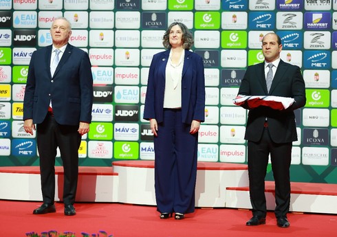 Флаг Международной федерации дзюдо передан Азербайджану