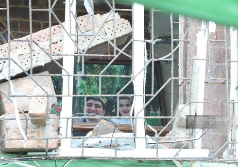 ФОТОРЕПОРТАЖ из разрушенного после взрыва дома, принадлежащего отцу Вугара Гашимова