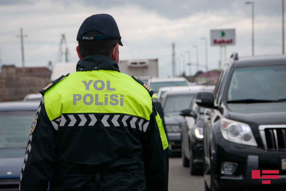 ГДП обратилась к водителям в связи с изменением направления движения на ряде дорог в Баку