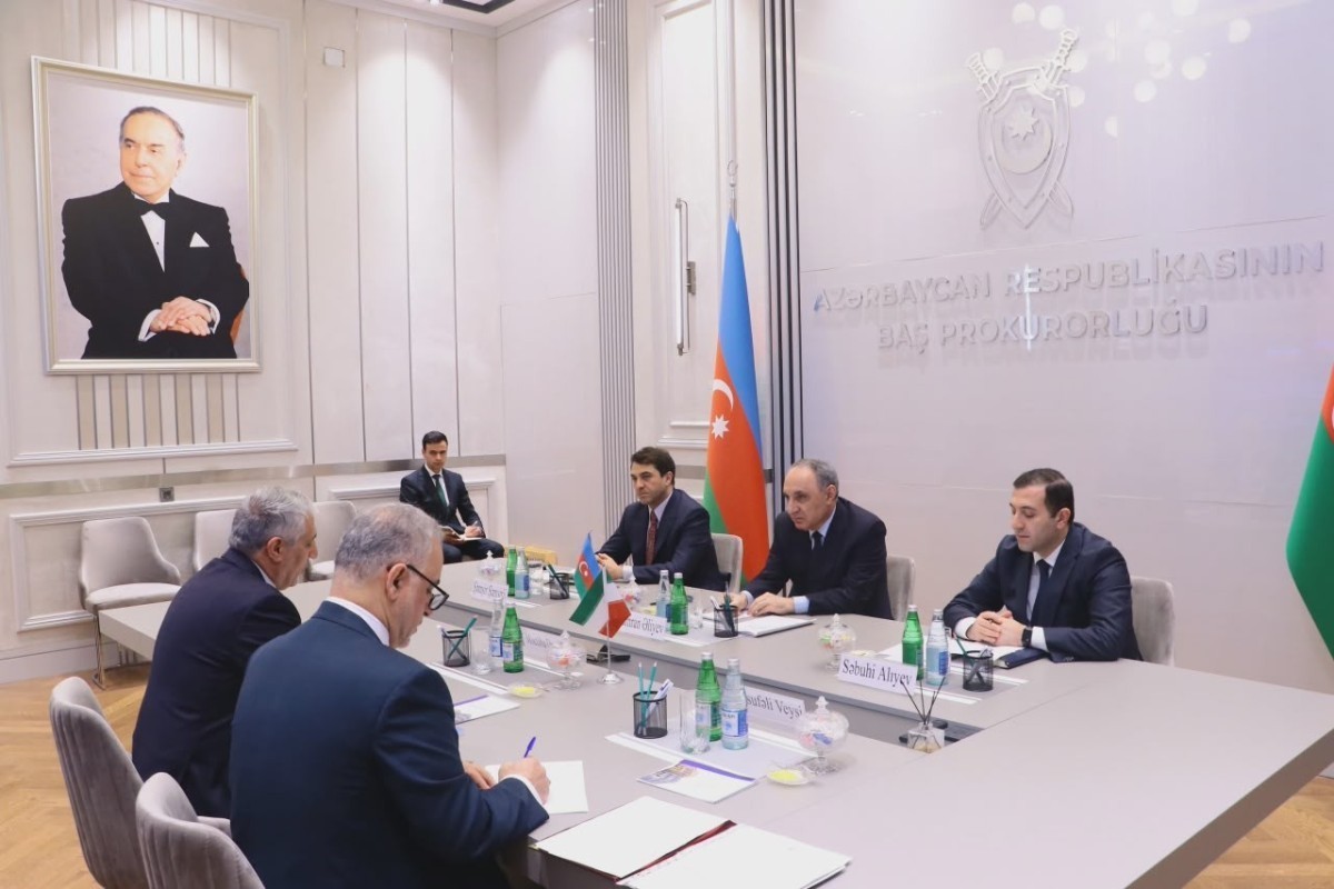 Генпрокурор Азербайджана принял посла Ирана