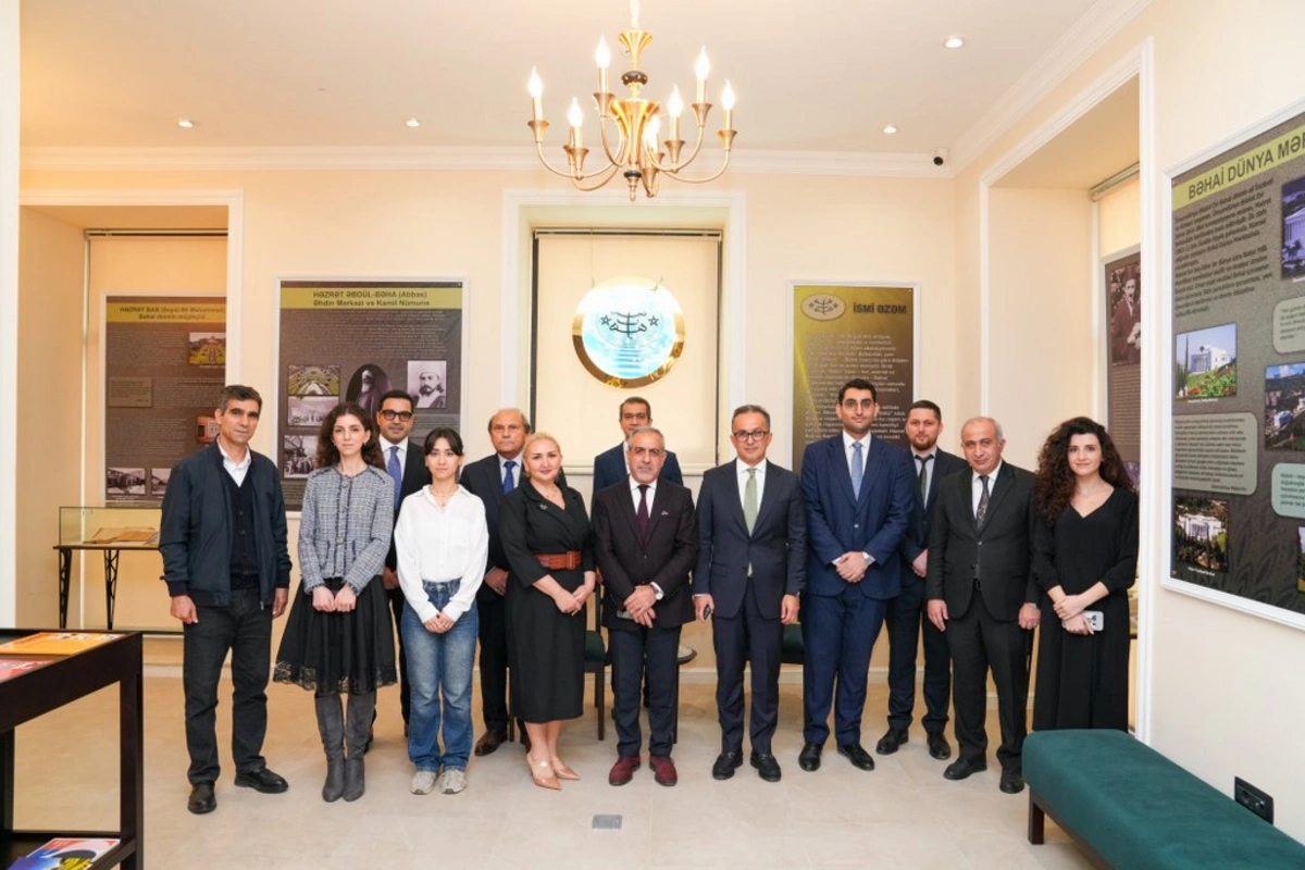 Глава госкомитета посетил Религиозный центр бахаи Азербайджана