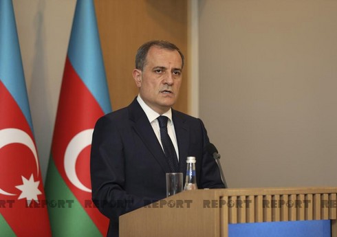 Глава МИД Азербайджана отправился с рабочим визитом в Москву