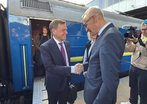 Глава МИД Германии: Берлин намерен помочь Киеву ускорить производство оружия