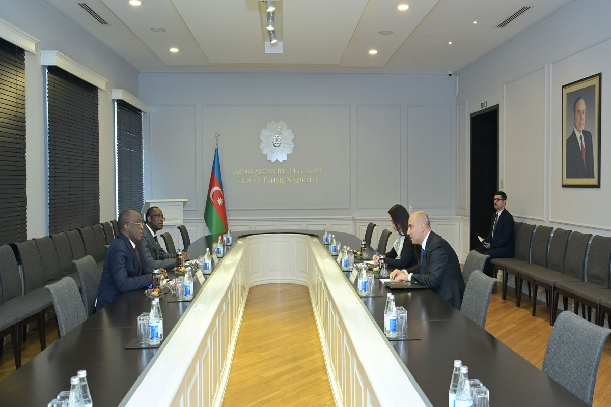 Глава Минобразования Азербайджана встретился с послом Гвинеи
